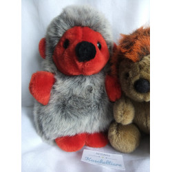 Plüschtiere - Zwei Igel - 1 x rot und grauweiß meliert ca. 25 cm groß und 1 x braun und rostbraun meliert - ca. 20 cm groß