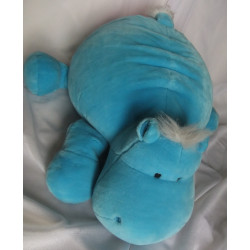 Nici - Plüschtier - Nilpferd Bud Belly hellblau mit pinkem Herzchenpops  - ca. 70 cm groß - liegend