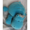 Nici - Plüschtier - Nilpferd Bud Belly hellblau mit pinkem Herzchenpops  - ca. 70 cm groß - liegend