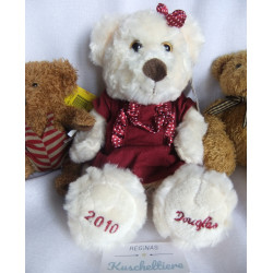Drei Plüschtiere - Douglas Bär mit Kleidchen - Sunkid Bär mit Badeanzug - Uni Toys Bär