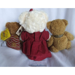 Drei Plüschtiere - Douglas Bär mit Kleidchen - Sunkid Bär mit Badeanzug - Uni Toys Bär