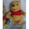 Disney - zwei Plüschtiere - Mattel Winnie Pooh bewegliche Arme und Beinchen - Classic Pooh mit Hunny Topf im Arm