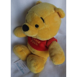 Nicotoy - Disney - Plüschtier - Winnie Pooh gelb mit Pullover rot mit Aufschrift - ca. 30 cm groß - Schlenker