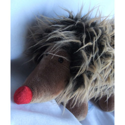 Sigikid - Plüschtier - Igel Ingo Isewitz braun, rot mit rotem Halstuch - ca. 43 cm groß - liegend