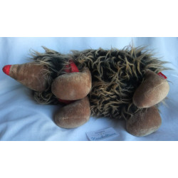 Sigikid - Plüschtier - Igel Ingo Isewitz braun, rot mit rotem Halstuch - ca. 43 cm groß - liegend