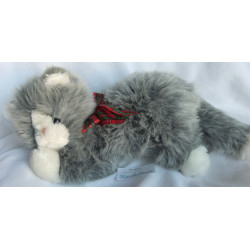 TCM - Tchibo - Plüschtier - Kindergarten der Tiere - Katze Mia von der Mäuseburg - ca. 20 cm hoch und ca. 30 cm lang - liegend