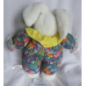 Euro Play Toys GmbH - Vintage Plüschtier - Hase weiß mit buntem Einteiler und Halskrause - ca. 35 cm groß