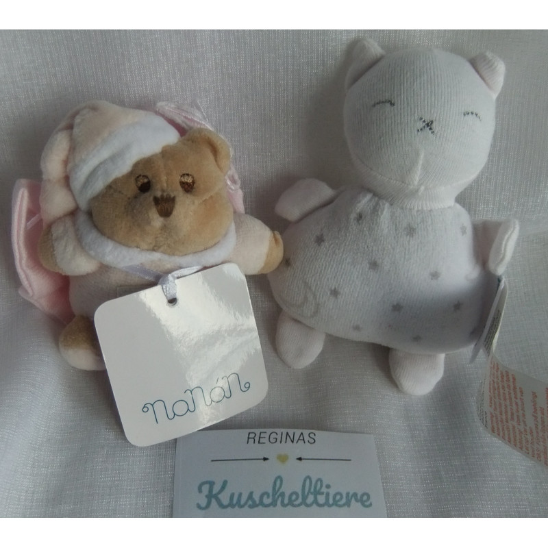 Zwei kleine Spieltierchen Greiflinge - Vertbaudet Katze weiß mit Sternchen und Nanan Bärchen mit Mütze