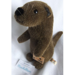 Kösener Spielzeug Manufaktur GmbH - Plüschtier - Otter klein - dunkelbraun - ca. 24 cm groß - aufrecht stehend