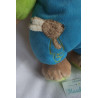 Maximo - Spieltier Kuscheltier Bär mit Rasselgeräusch - blau, gelb, braun - ca. 30 cm groß