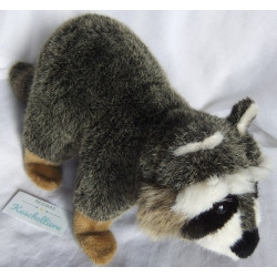Kösener Spielzeug Manufaktur GmbH - Plüschtier - Waschbär -  ca. 33 cm lang und ca. 18 cm hoch