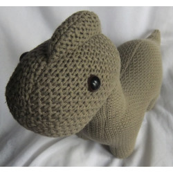 Depot - Plüschtier - For Little Ones - Strick - Dino - oliv - ca. 42 cm hoch und ca. 35 cm lang - stehend